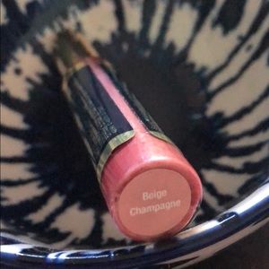 Beige champagne 🥂 lipsense